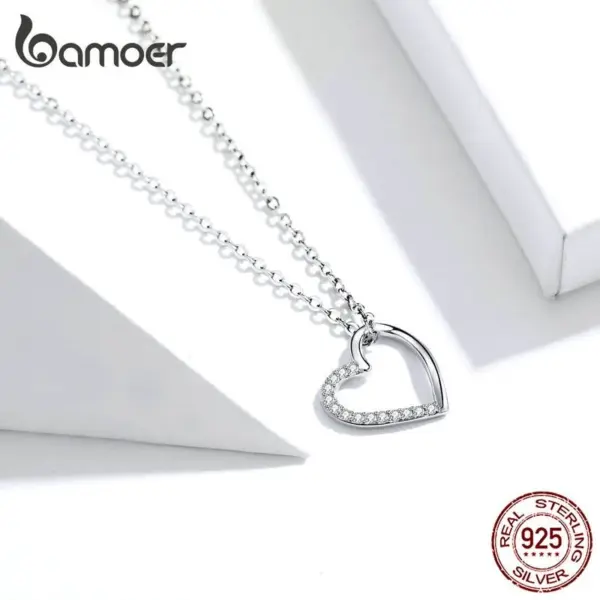 0b38d4357f8df5bc95acba55 Colar com Pingente Forma de Amor