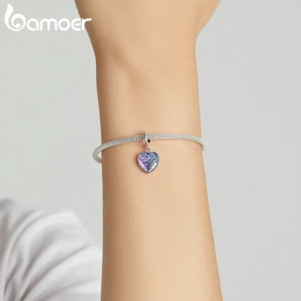 0f06317547c8fc8ffdf82bfc Berloque com Argola Coração Escama de Peixe