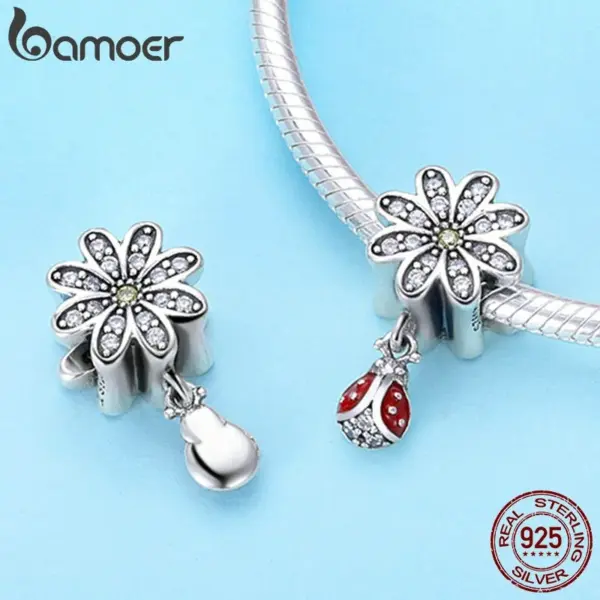 166d0ffec5da62446b5c6085 Berloque Flor da Joaninha