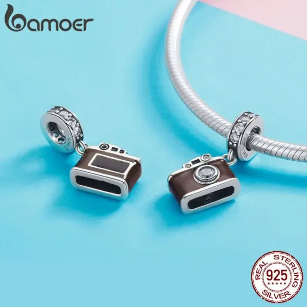 2cbe3c26563ce9f138c50047 Pingente Câmera