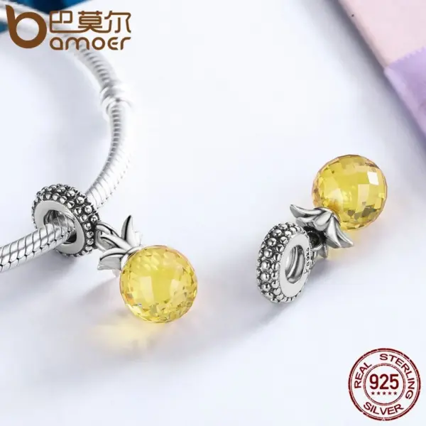 2ee56d519d367509604db45d Berloque com Argola Abacaxi