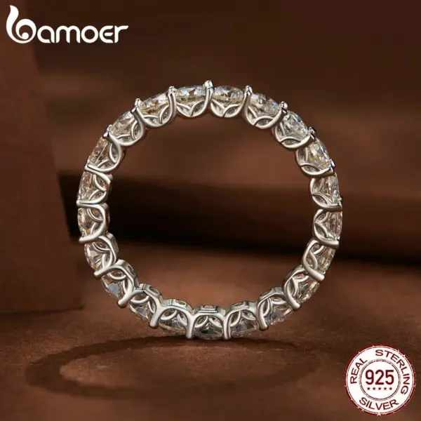 2f85103823fe34677d8fed44 Anel Moissanite Delicado