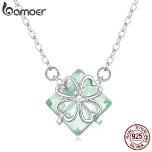 596f42916b9a70127d0b5e24 Colar com Pingente Trevo de Quatro Folhas