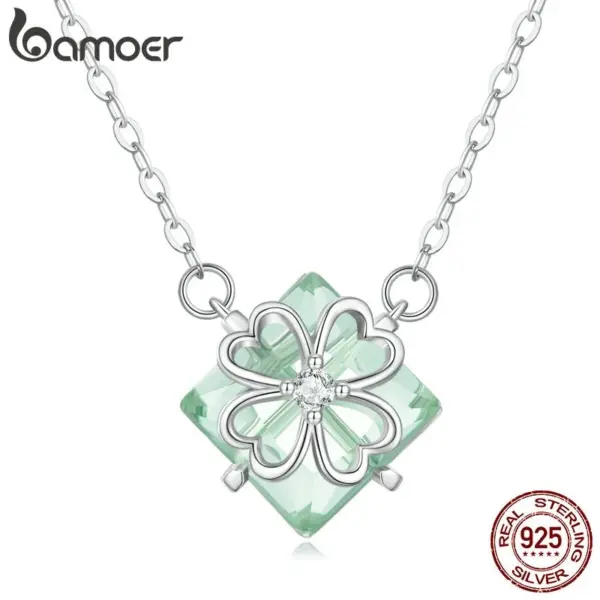596f42916b9a70127d0b5e24 Colar com Pingente Trevo de Quatro Folhas