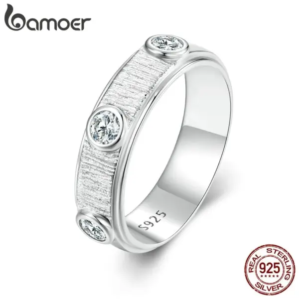 6db38b1ecdcd3cac341bb36d Anel Masculino Moissanite Delicado