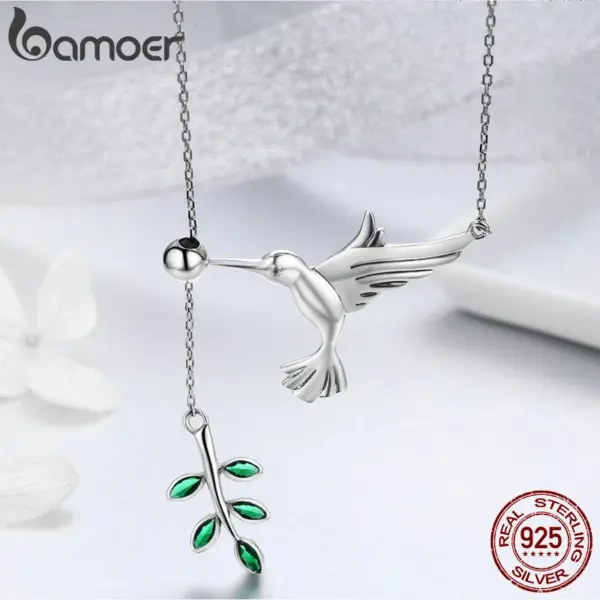 73a68f0adc81475ac1801a36 Colar com pingente de Beija-flor