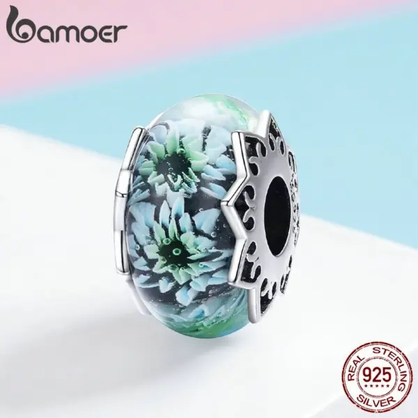 77d909624b4defef0a5e6016 Berloque Crisântemo Ciano
