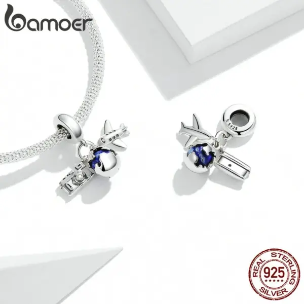 834dad329f2579dcdeedd2fd Berloque com Argola Viagem ao redor do Mundo