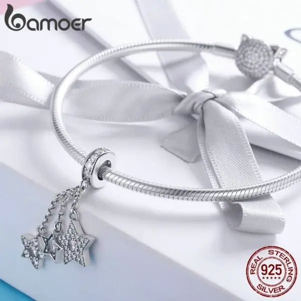 Berloque com Argola Estrelas Brilhantes