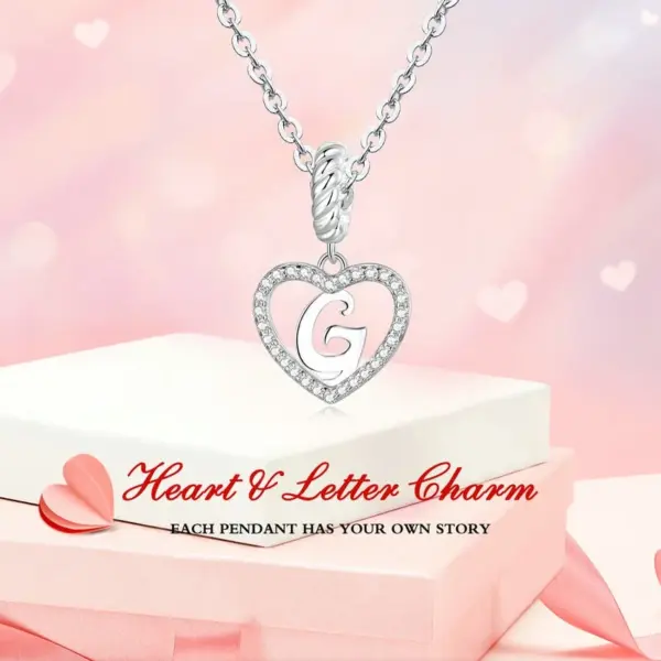97ea8e7c63b5cbdf94fcde59 Colar com Pingente Alfabeto do Amor