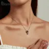 Colar com Pingente Flor-de-lis