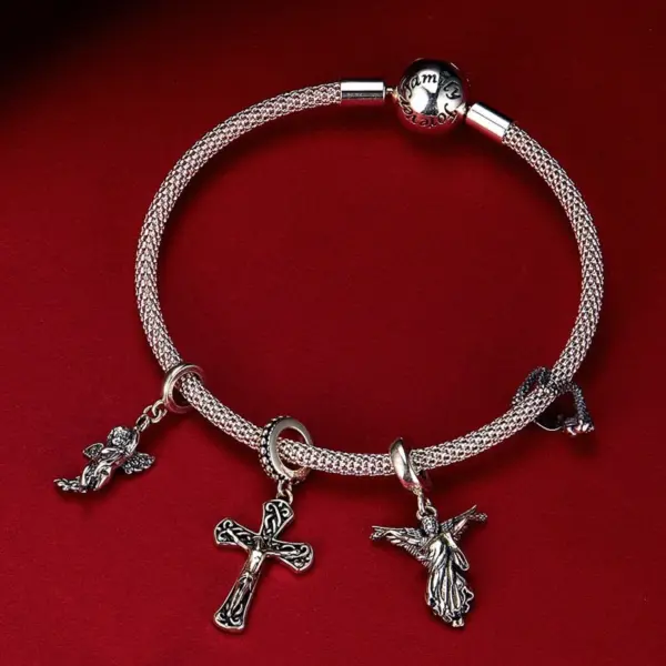 Berloque com Argola Jesus