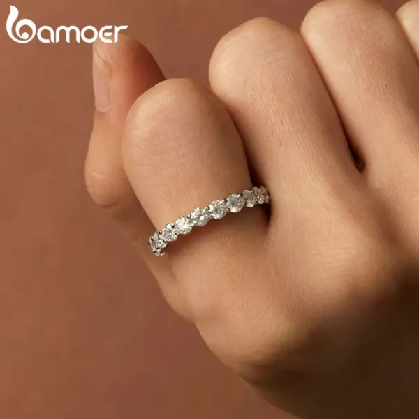 a8486bbcc02fbd484b385ddf Anel Moissanite Delicado