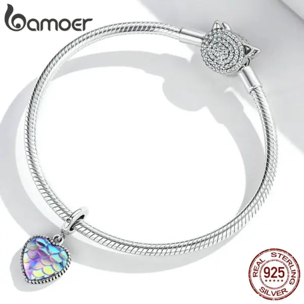 ac17db412fb67bc88cc045aa Berloque com Argola Coração Escama de Peixe