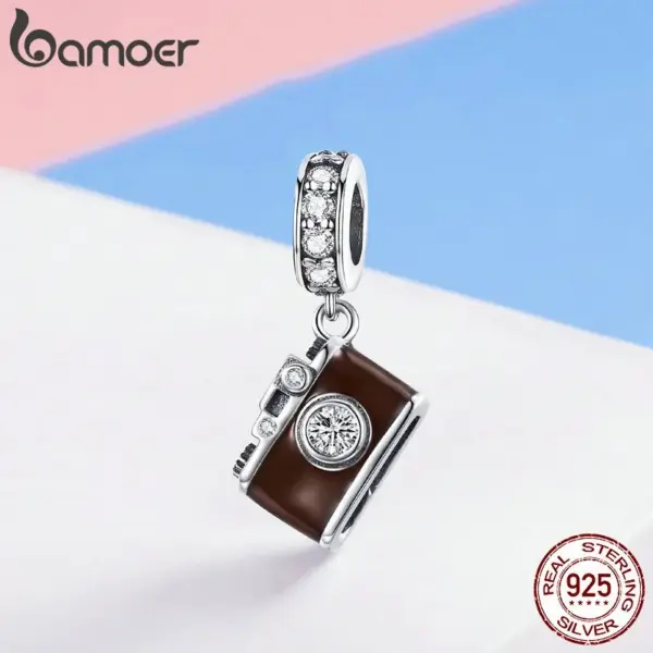 ae800c60aa409f60528752fb Pingente Câmera