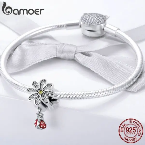 b015b63255ab8a6150d4f549 Berloque Flor da Joaninha