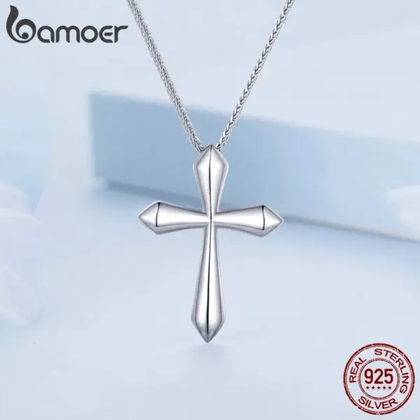 b51755f8dc562033c8b4912c Colar com Pingente de Cruz