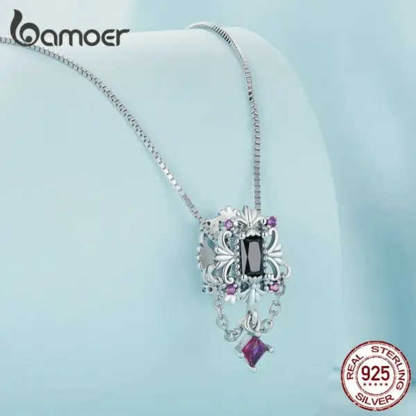 Colar com Pingente Flor-de-lis