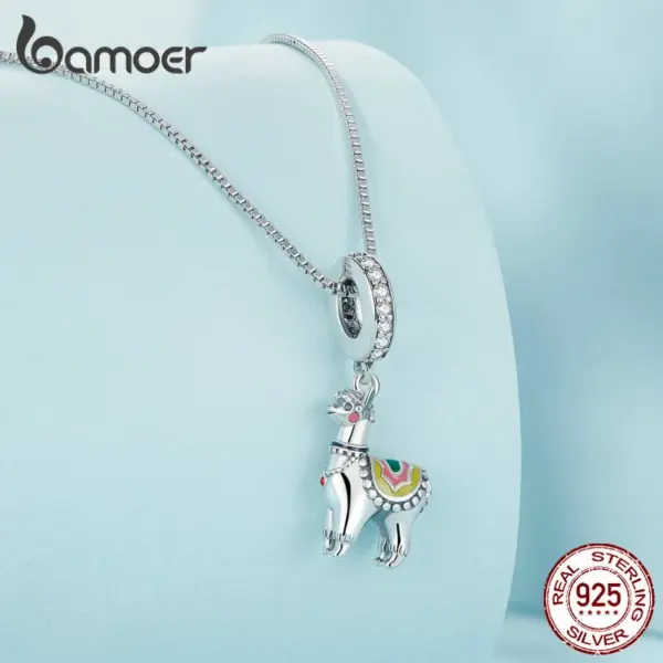 b902627096cf5228b3c64602 Colar com Pingente Alpaca