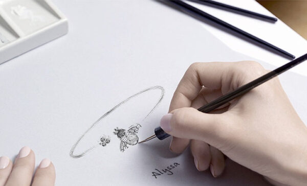 Esboço do Bracelete Abelhinha Amarela durante o desenho