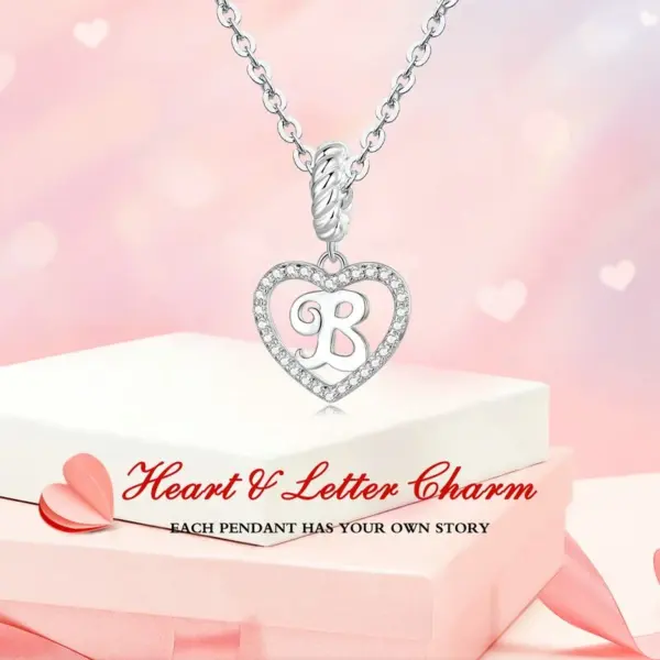 c929557d4fbcdfba7ce8c1c9 Colar com Pingente Alfabeto do Amor
