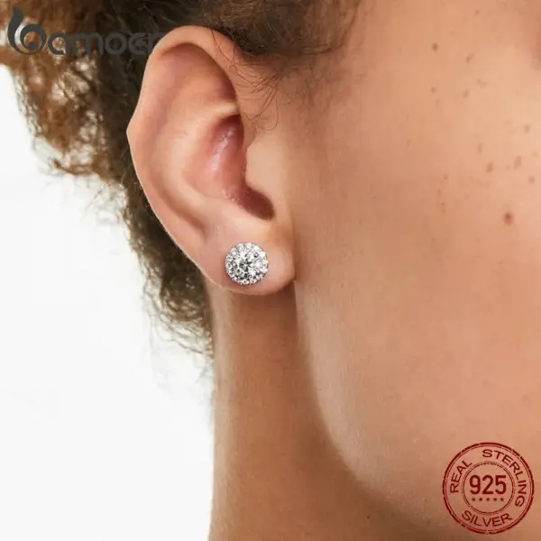 d644bdcc8bc158139e0ff1cf Brincos Halo de Moissanite em Prata 925
