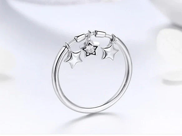 d76a5e0cd0f332e5508361d2 Anel Feminino Com 3 Pingentes de Estrelas