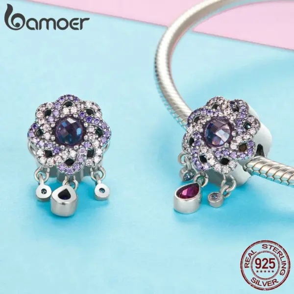 d929545a8cdf717c56d78b93 Berloque Flor Roxa