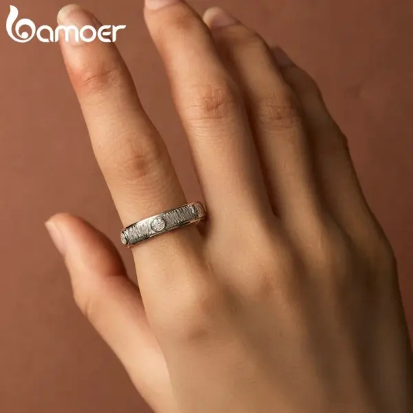 dc93d9aa8b8d25273529c4df Anel Masculino Moissanite Delicado