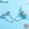 e4c6d80138d01e994fd15eb5 Berloque com Corrente de Segurança Flores Violetas