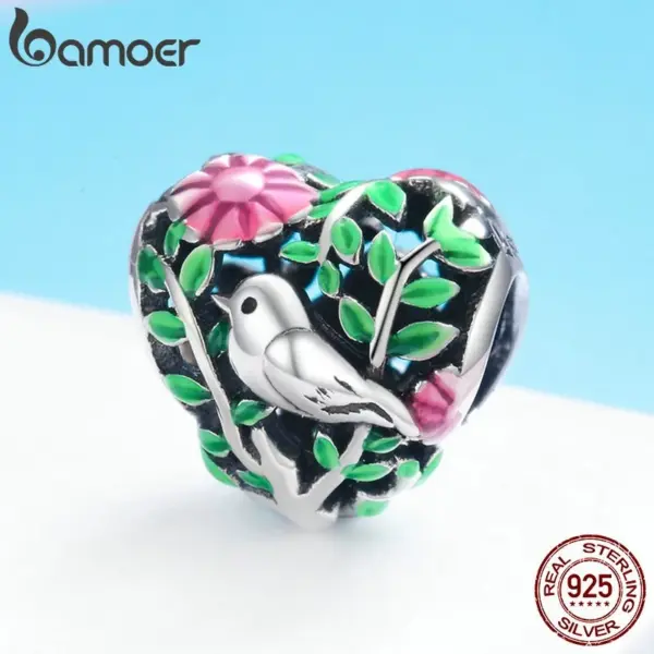 e80bfbef138598776d047ea5 Pingente Pássaro na Floresta