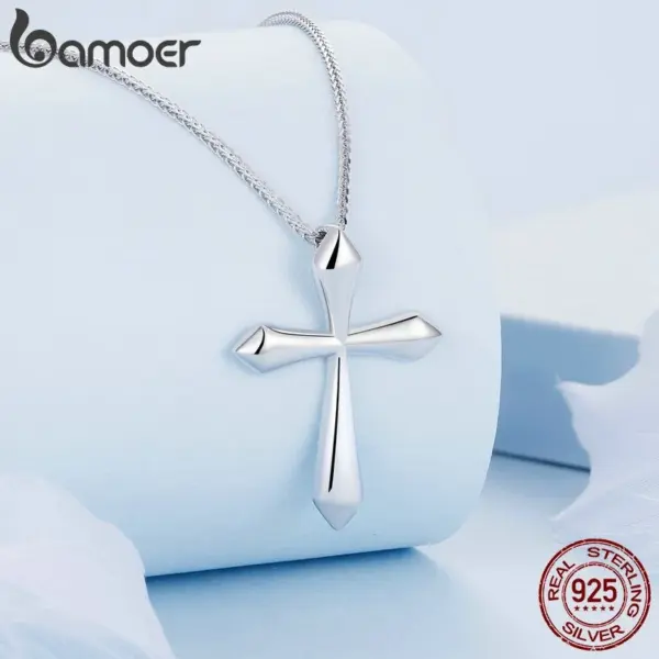 ea74df86cd96c5b4a5537059 Colar com Pingente de Cruz