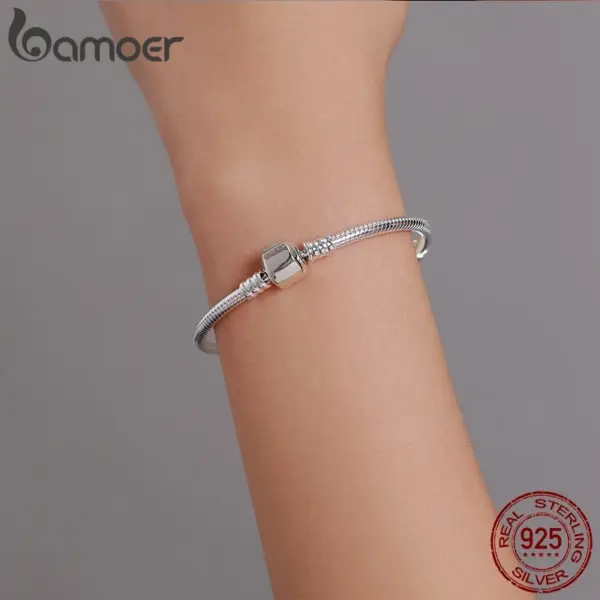 fc9b68f55213836cd634a069 Bracelete Charme Básica